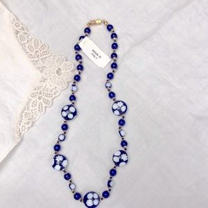 Beaded necklace with flowers